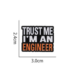 Épinglette en émail plaqué or moderne personnalisée avec inscription d'ingénieur en stock - Product Image 2