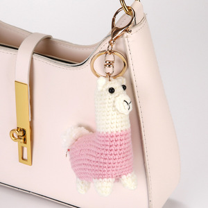 Peluche de alpaca de ganchillo de hilo fieltro, suave y adorable, con diseño de animal de dibujos animados, para llavero, bolso o mochila - Product Image 6