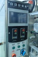 Machine d'emballage verticale automatique à haute performance pour liquides, machine d'emballage de petits sachets de sauce chocolat