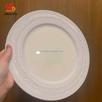 Assiettes de présentation rondes en plastique blanc vintage de 13 pouces, aspect céramique, pour mariage, banquet, décoration de table, sous-assiettes – Vente chaude
