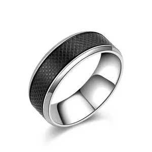 नई पुरुषों के स्टेनलेस स्टील की अंगूठी, यूरोपीय और अमेरिकी पुरुषों की काले और सफेद टाइटेनियम स्टील की अंगूठी