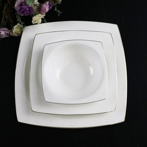 TY <span class=keywords><strong>Service</strong></span> de table de luxe à bordure dorée 24pcs de <span class=keywords><strong>vaisselle</strong></span> en porcelaine de forme carrée <span class=keywords><strong>Vaisselle</strong></span> en céramique pour <span class=keywords><strong>6</strong></span> <span class=keywords><strong>personnes</strong></span> Ensembles de table de luxe en or - Product Image 3