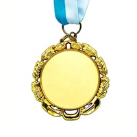 Médaille personnalisable en alliage de zinc plaqué or, vierge, moulée sous pression, avec ruban bleu et bordure florale élégante, pour récompenses sportives et souvenirs d'honneur