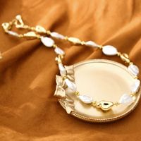 Collier et bracelet en perles d'eau douce baroques avec fermoir OT, bijoux exquis au design goutte d'eau pour un usage quotidien et des occasions spéciales