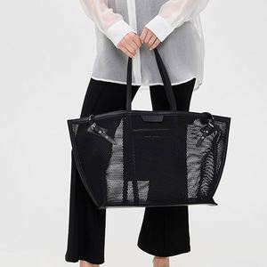 กระเป๋าถือคีย์เมย์สีดำขนาดใหญ่แบบพกพา แฟชั่นตกแต่งหนังสำหรับผู้หญิง สะพายไหล่ ชายหาด ปิดด้วยแม่เหล็ก สำหรับเดินทางช่วงฤดูร้อน กระเป๋าตาข่าย - Product Image 6