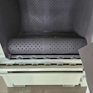 Équipement de nettoyage des métaux, <span class=keywords><strong>machine</strong></span> de sablage à bande transporteuse en caoutchouc pour le polissage - Product Image 3