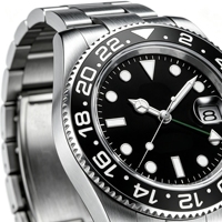 Montre de plongée OEM à quartz pour homme de 40 mm avec logo personnalisé, cadran noir GMT, bracelet en acier rouge GMT, lunette en céramique rouge et bleue Pepsi