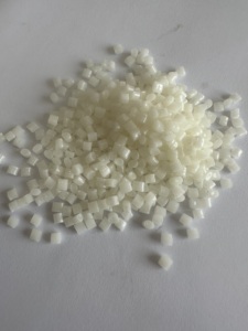 Granulés de plastique EVA de haute qualité 18% 28% pour le moulage de pantoufles et de chaussures <span class=keywords><strong>Crocs</strong></span>, matériau en mousse EVA durable - Product Image 1