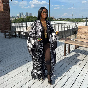 ชุดคลุมผ้าไหมซาตินพิมพ์ลายแอฟริกัน คอลเลคชั่นใหม่จากโรงงาน 2026 แฟชั่นฤดูใบไม้ร่วง เสื้อคลุมแขนยาวสไตล์กิโมโน ฟรีไซส์ - Product Image 2