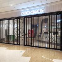 Porte de sécurité coulissante et pliante moderne en polycarbonate, type volet contemporain, avec fonction antivol et ouverture latérale transparente
