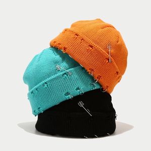 Gorro de Invierno Unisex Versátil, Gorro de Punto Moderno de Color Sólido, Gorro Simple sin Borde, 100% Acrílico, para Negocios y Viajes - Product Image 1