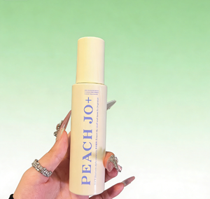 PEACH JO+ Eau de Toilette en Vaporisateur à la Pêche - Sans Alcool, Style Français, Désodorisant et Parfum Longue Durée pour Vêtements - Product Image 1