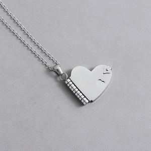 Collier médaillon cœur ouvrable <span class=keywords><strong>en</strong></span> acier inoxydable 30 mm, personnalisable avec <span class=keywords><strong>mots</strong></span>, pendentif couple, bijou souvenir photo, cadeau pour <span class=keywords><strong>elle</strong></span> et lui - Product Image 4