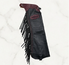 Western Chaps - Pantalones de Cuero Genuino para Hombre, Corte Regular, Duraderos, con Costuras Rojas, Diseño con Flecos, Bolsillo Estándar, Cintura Media, Ajuste Ajustable - Product Image 1