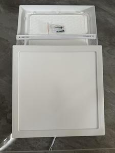 Panneau lumineux LED 20W, corps carré en plastique, installation en surface sur plafond, 1600Lm, AC 100V-265V, SMD3535, anti-éblouissement - Product Image 1