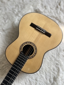 Chitarra Classica a 6 Corde Personalizzata Fatta a Mano in Abete/Palissandro con Tastiera Rialzata in Ebano - Product Image 1