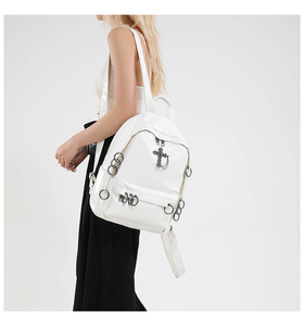 Sac à dos unisexe style gothique Y2K en cuir PU huilé, esthétique sombre, pour voyage et école, avec brevetés de croix en O - Vente chaude - Product Image 4