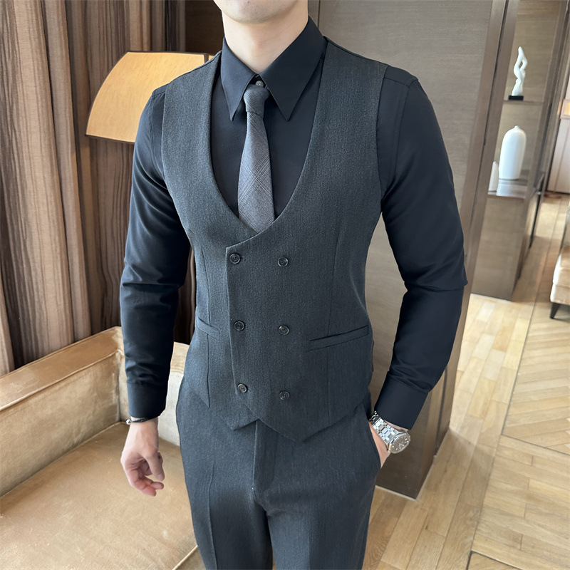 Gris foncé (gilet + pantalon remarque la taille)