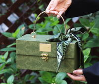 Offre Spéciale : Dossiers en Papier Magnétiques Pliables à Poignée Métallique Unique pour Emballage Cadeau (Rouge à Lèvres, Foulard, Sous-vêtements, Chocolat, Papier d'Art Mat)