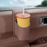 Boîte de rangement multifonctionnelle en cuir pour portière de voiture, porte-gobelet latéral pour voiture, organisateur de téléphone et de bouteille d'eau, vente en gros personnalisée