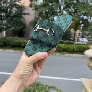 Chaussons de luxe pour femme, collection automne-hiver, en daim personnalisé, semelle épaisse élégante, bout fermé, chaussures tendance pour femme - Product Image 4