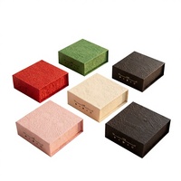 Boîte cadeau à fermeture magnétique personnalisable avec gaufrage et revêtement UV, matériaux recyclés, imperméable, logo personnalisé, emballage haut de gamme