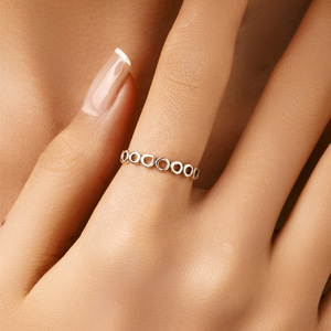 Anillo de Plata S925 con Círculo Hueco Delicado y Brillante para Mujer, Anillo de Dedo Minimalista y Moderno - Product Image 4