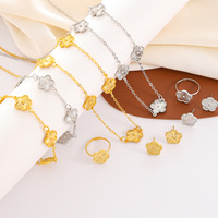 Parure de bijoux fantaisie pour femme de style européen et américain, motif trèfle à cinq feuilles porte-bonheur, comprenant collier, boucles d'oreilles et bague, plaqué or, très vendue