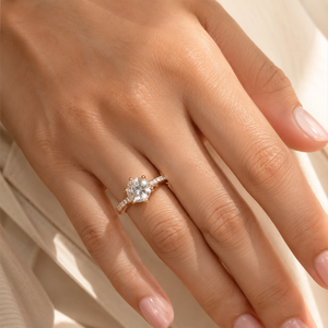 Anello Classico a Quattro Punte con Zirconi a Cuori e Frecce per Donne, Proposta di Matrimonio, Moda - Product Image 2