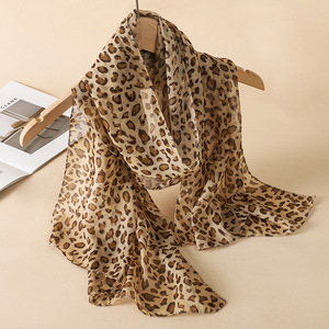 Sciarpe di seta alla moda con motivo a scialle lunghe e sottili con stampa animale - Product Image 3