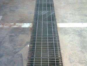 Grille <span class=keywords><strong>de</strong></span> drainage en acier galvanisé à fentes, couvercle <span class=keywords><strong>de</strong></span> tranchée robuste, anti-corrosion, pour système <span class=keywords><strong>de</strong></span> drainage <span class=keywords><strong>de</strong></span> parking et allée - Product Image 1