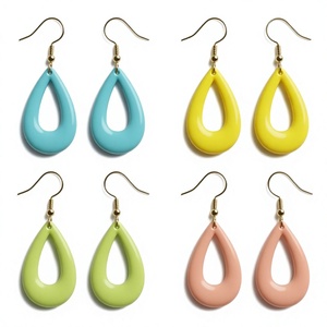 Boucles d'oreilles créoles uniques et élégantes en résine acrylique jaune, fantaisie avec perles d'imitation, bijoux de mode de qualité supérieure pour femme, idéales pour les soirées - Product Image 4