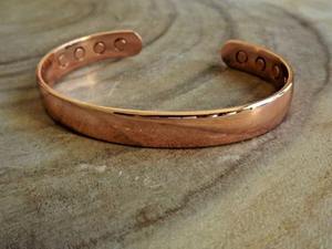 Oferta Especial en Elegante y Sofisticada Pulsera Magnética de Cobre Puro, Pulida a Mano, Ajustable, para Comodidad en las Articulaciones, Disponible al Mejor Precio - Product Image 3