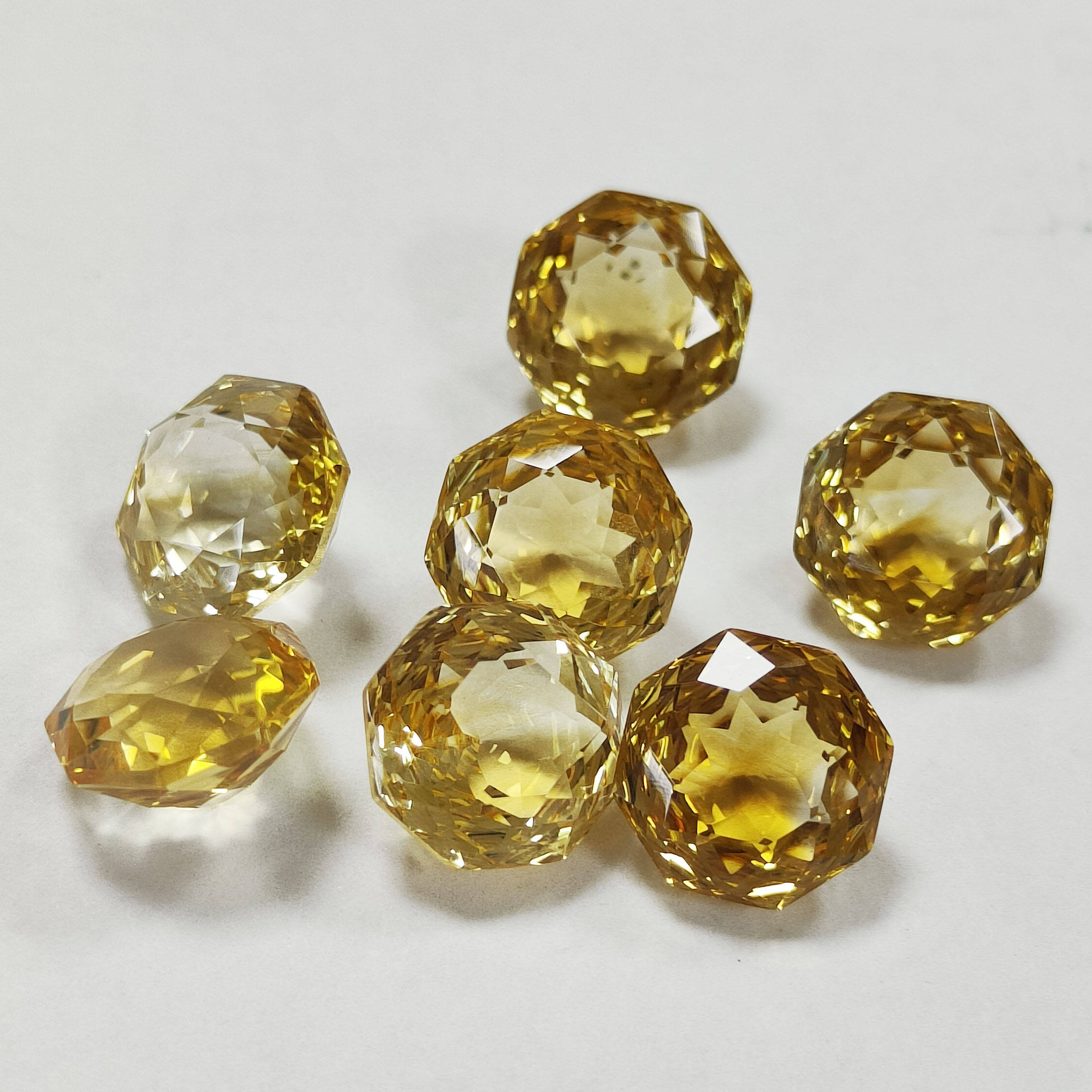 สีเหลือง