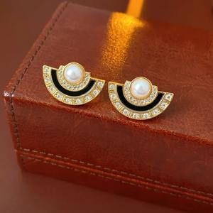 BBRYF07-<span class=keywords><strong>AL</strong></span> Boucles d'oreilles clous vintage micro-incrustées de zircon et de perles en forme d'éventail, bijoux de mode français de luxe léger pour femmes, cadeaux délicats - Product Image 1