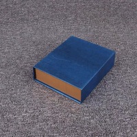 Boîte magnétique personnalisée avec logo en relief Finition mate Design minimaliste Stock