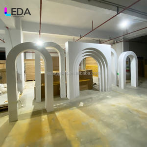 Nuevo Soporte de Fondo Acrílico Blanco Moderno y Profesional LEDA para Bodas y Eventos, Decoración de Escenario con Arco Ondulado 3D - Product Image 6