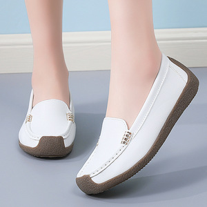 Mocassins Simples <span class=keywords><strong>Femme</strong></span> Automne Hiver Nouvelle Mode Polyvalente Chaussures Montantes Maman Grandes Tailles Chaussures Plates à Enfiler - Product Image 1