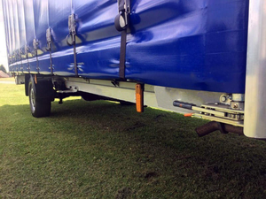 Rideau latéral extérieur à haute résistance à la déchirure Bâche en PVC imperméable et solaire Rouleau de <span class=keywords><strong>toile</strong></span> Bâches de camion anti-UV tissées - Product Image 3