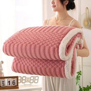 Couverture Jacquard tissée confortable imprimée sur mesure Jeté en polaire douce en peluche à rayures solides Literie Sherpa d'hiver pour lit ou canapé - Product Image 1