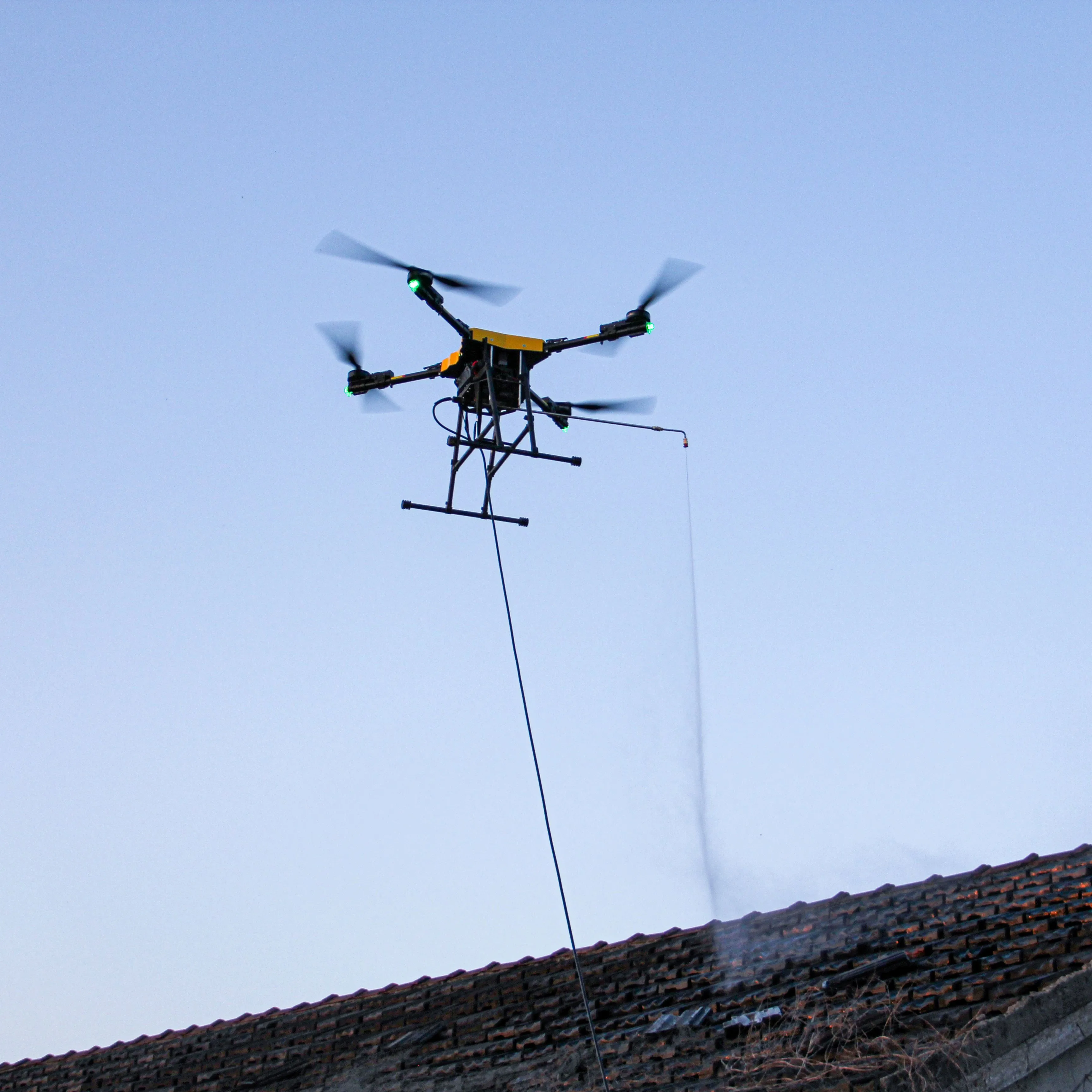 Nettoyage professionnel longue durée de vol nettoyage de panneau solaire professionnel nettoyage de Drone bâtiment verre à haute altitude