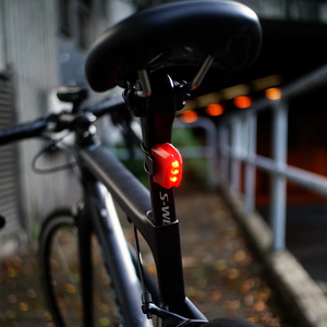Fabricant en gros de feux arrière de vélo à LED rechargeables par USB, 4 lumens, rouge, pour la conduite nocturne, matériau ABS, résistance à l'eau IPx4, 12 heures - Product Image 3
