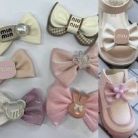 Bricolage personnalisé PU cuir papillon chaussures accessoires Clips chaussures de mariée décorations florales