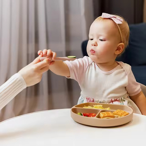 Juego de Vajilla de Silicona de Grado Alimenticio a Precio de Fábrica, Plato para Bebé Libre de Látex con Diseño de Compartimentos, Plato de Alimentación Infantil con Succión - Product Image 4