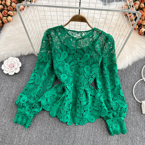 <span class=keywords><strong>Camicetta</strong></span> Elegante e alla Moda in Pizzo da Donna, Tinta Unita, Scollo a O, con Dettagli Traforati, Colore Rosa <span class=keywords><strong>Cipria</strong></span>, per un Look Femminile - Product Image 4