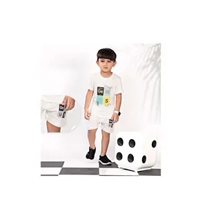 קולקציה חדשה חולצות טריקו לבנים עם עיצוב מותאם אישית סט מכנסיים קצרים לילדים לאירוע מיוחד זמין במחיר סביר