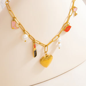 Collier pendentif en forme de rouge à lèvres plaqué or 18 carats, chaîne de clavicule, bijou fantaisie, cadeau pour femme, accessoire de mode - Product Image 3
