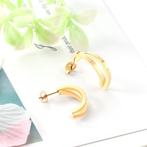 Vente en gros de boucles d'oreilles en acier inoxydable 316L pour filles et femmes - Product Image 1