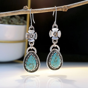 Orecchini Vintage a Goccia con Fiori e Accenti Colorati, Accessori di Moda in Stile Etnico per Donne - Product Image 1