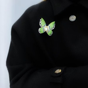 Broche de Perlas con Mariposa Tridimensional de Estilo Retro al por Mayor, Patrón de Números a la Moda, Casi Redondo, con Defectos Sutiles para Venta al por Menor - Product Image 4